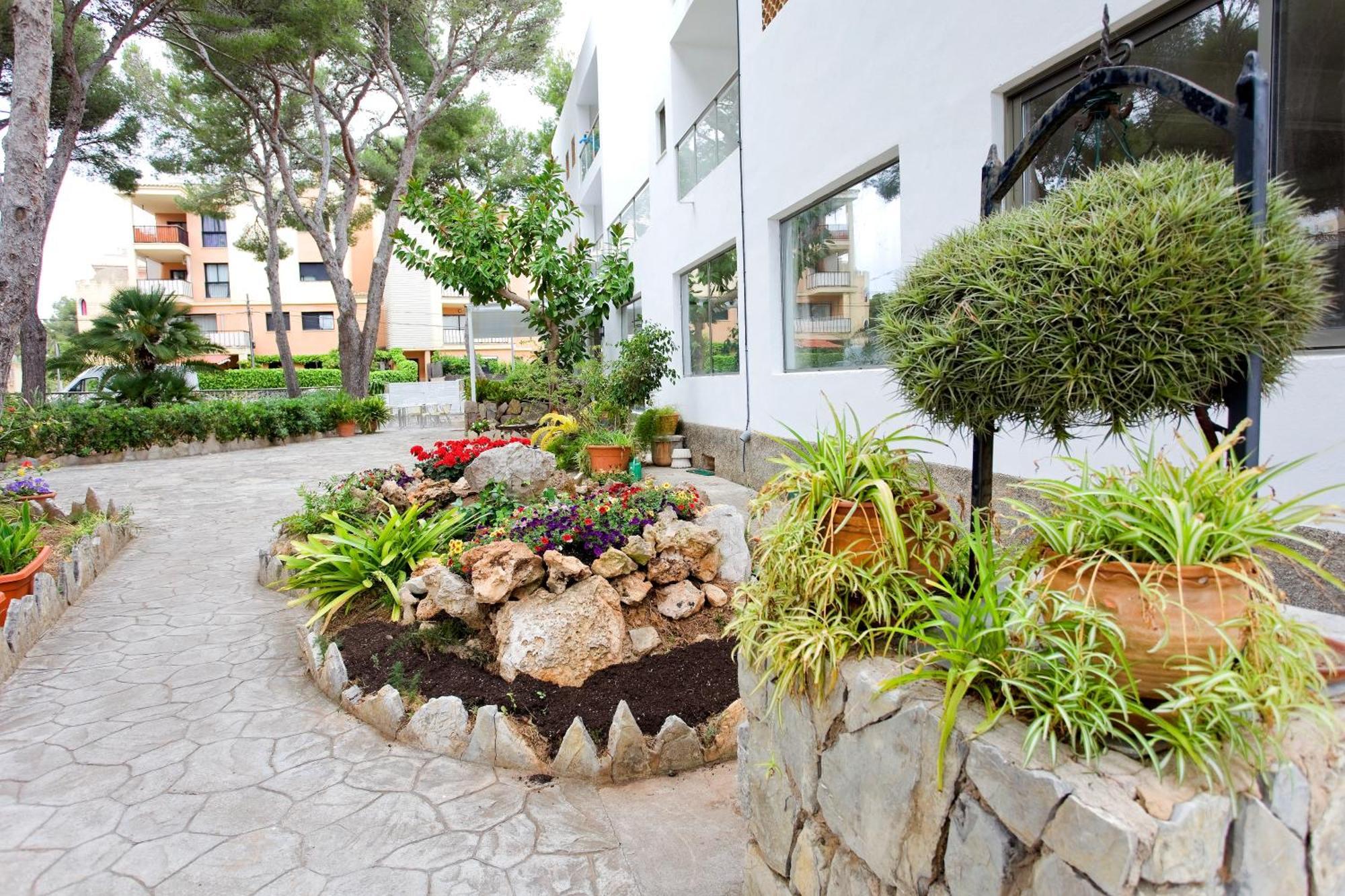 Hotell Petit Garden By Flacalco 3*